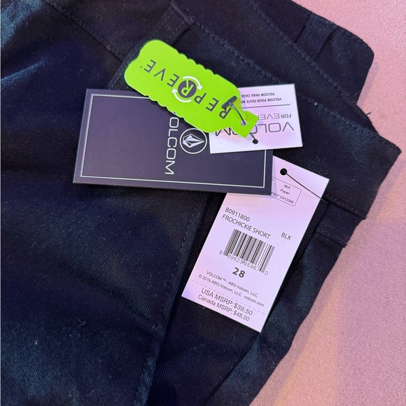 Volcom shorts (NWT) size 28 - Picture 2 of 2